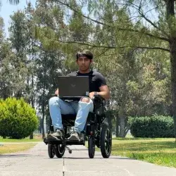 Alumnos del Tec campus Puebla desarrolló una silla de ruedas que se puede controlar con la mente