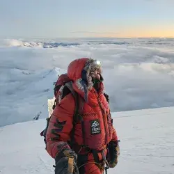 Viridiana practicando el alpinismo
