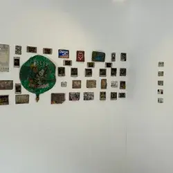 Exposición de los objetos contenidos en la cápsula.