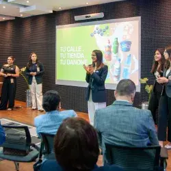 Ganan reto de negocios con app logística