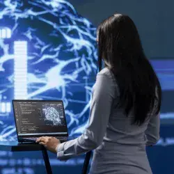 Advierte sobre colonización de la IA