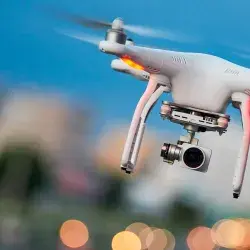 Con un equipo multinacional, profesor del Tec campus Estado de México es campeón del Multi-Robot System Real-World Challenge 2025 en Praga.