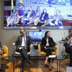 Los tres rectores que conforman La Tríada en un panel