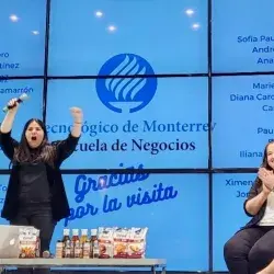 Silvia Medina participa con estudiantes de Negocios Internacionales en una misión comercial en Canadá.