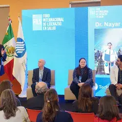 Presidium en inauguración Foro Internacional de Liderazgo en Salud 2025.