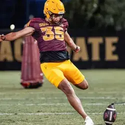 Jesús Gómez practicando con Arizona State Sun Devils