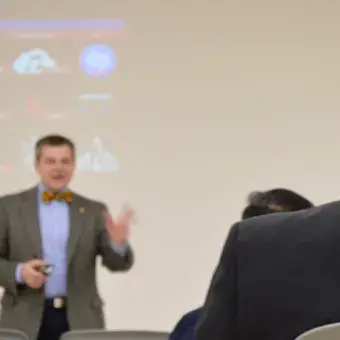 Thomas Kurfess, profesor distinguido de la EIC ofreció un seminario acerca del cambiante proceso de manufactura.