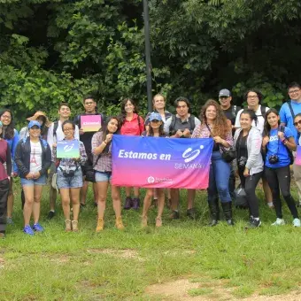 alumnos en la sima de las cotorras