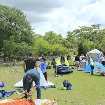 alumnos en la sima de las cotorras