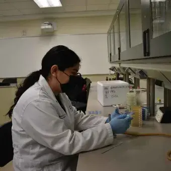 Tec Guadalajara reanuda actividad en laboratorios del campus.