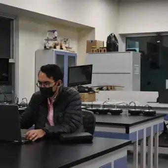 Tec Guadalajara reanuda actividad en laboratorios del campus.