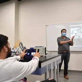 Tec Guadalajara reanuda actividad en laboratorios del campus.
