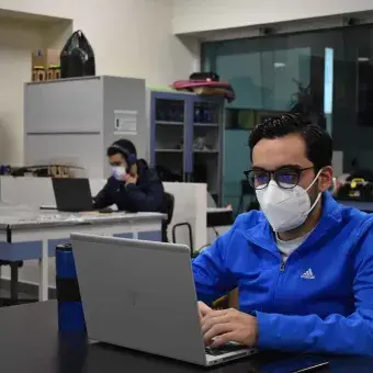 Tec Guadalajara reanuda actividad en laboratorios del campus.