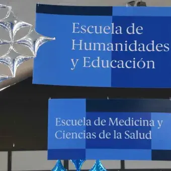 En el lugar se colocaron letreros con los nombres de las 6 escuelas. En la Arena Borregos se colocaron letreros de las 6 diferentes escuelas del Tec.