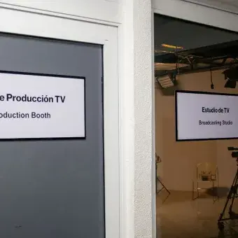 El Centro de Medios cuenta con set de televisión