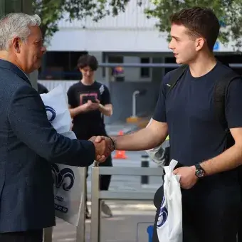 Mario Adrián Flores en bienvenida a semestre.