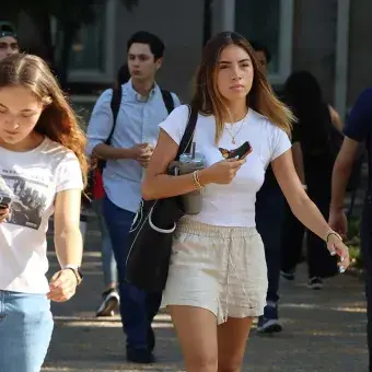 Estudiantes en campus Monterrey.