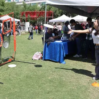 Los asistentes pudieron participar en dinámicas en cada stand. Los asistentes pudieron participar en dinámicas en cada stand.