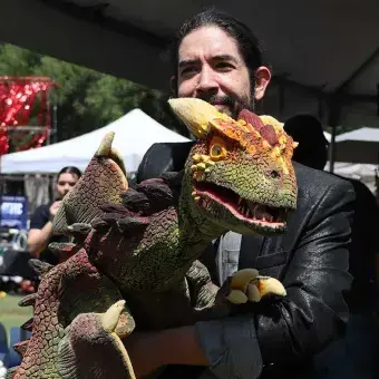 Los estudiantes conocieron personajes distintivos de cada grupo. Los estudiantes conocieron personajes distintivos de cada grupo.