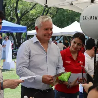 Autoridades del campus recorrieron los stands. Autoridades del campus recorrieron los stands.