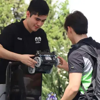 Se dieron cita grupos de robótica, arte y cultura, entre otros. Se dieron cita grupos de robótica hasta arte y cultura.