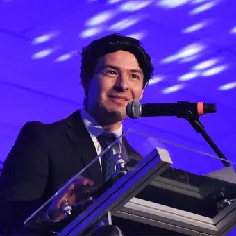 Alumno dando un discurso. 