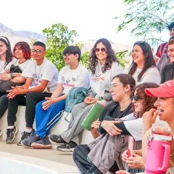 Público en inaguración de festival de teatro. 