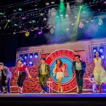 Los actores y actrices de GREASE cantaron y bailaron 21 canciones