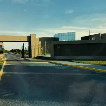Acceso a el campus Laguna del Tecnológico de Monterrey en los años 90