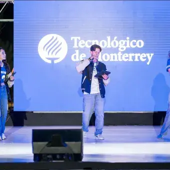 Estudiantes en el aniversario