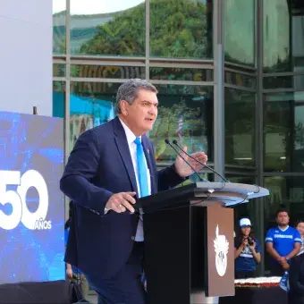 David Garza compartiendo un mensaje con la comunidad