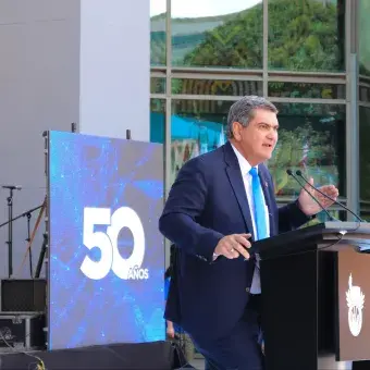 David Garza compartiendo un mensaje con la comunidad