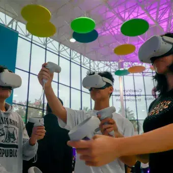 Laguneros usando tecnologías del Tecnológico de Monterrey campus Laguna