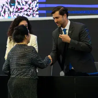 Los profesores recibieron su nombramiento de uno por uno