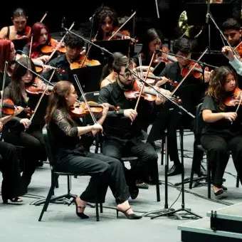 La directora de orquesta invitó al público a entonar 'Cielito lindo'. Alondra de la Parra, Tec de Monterrey.