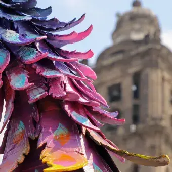 MiCEMtecuhtli, alebrije hecho por estudiantes del Tec campus Estado de México, es presentado en el Desfile y Concurso de Alebrijes Monumentales 2025.