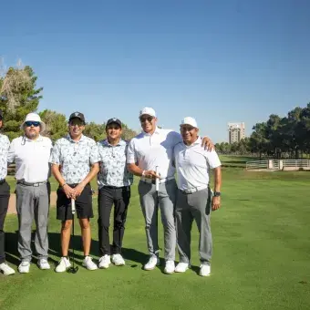 Grupos de jugadores en el campo 