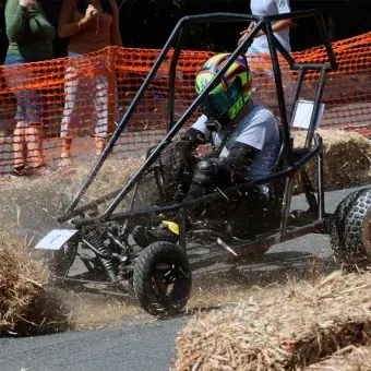 El Tec campus Cuernavaca realizó el Downhill Challenge 2025, donde equipos compitieron con gravity cars en una pista de obstáculos, premiando velocidad, diseño, creatividad y desempeño.