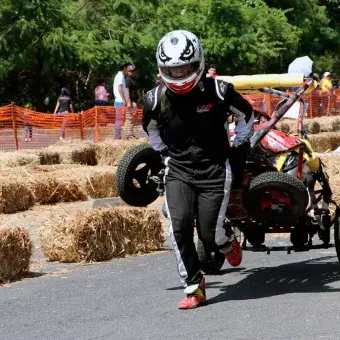 El Tec campus Cuernavaca realizó el Downhill Challenge 2025, donde equipos compitieron con gravity cars en una pista de obstáculos, premiando velocidad, diseño, creatividad y desempeño.