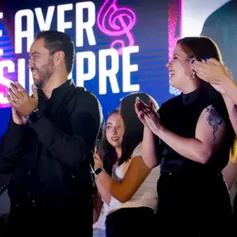 Apertura del espectáculo De Ayer a Siempre