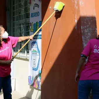 La comunidad del Tec campus Cuernavaca restauró la Escuela Telesecundaria Tezontli en Emiliano Zapata a través del Voluntariado Institucional, mejorando salones, canchas y espacios comunes.