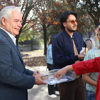 Autoridades del campus dieron la bienvenida a los estudiantes.